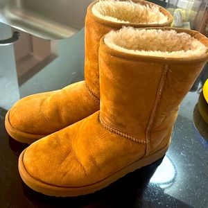 UGG classic short II camel size 7 in great condition